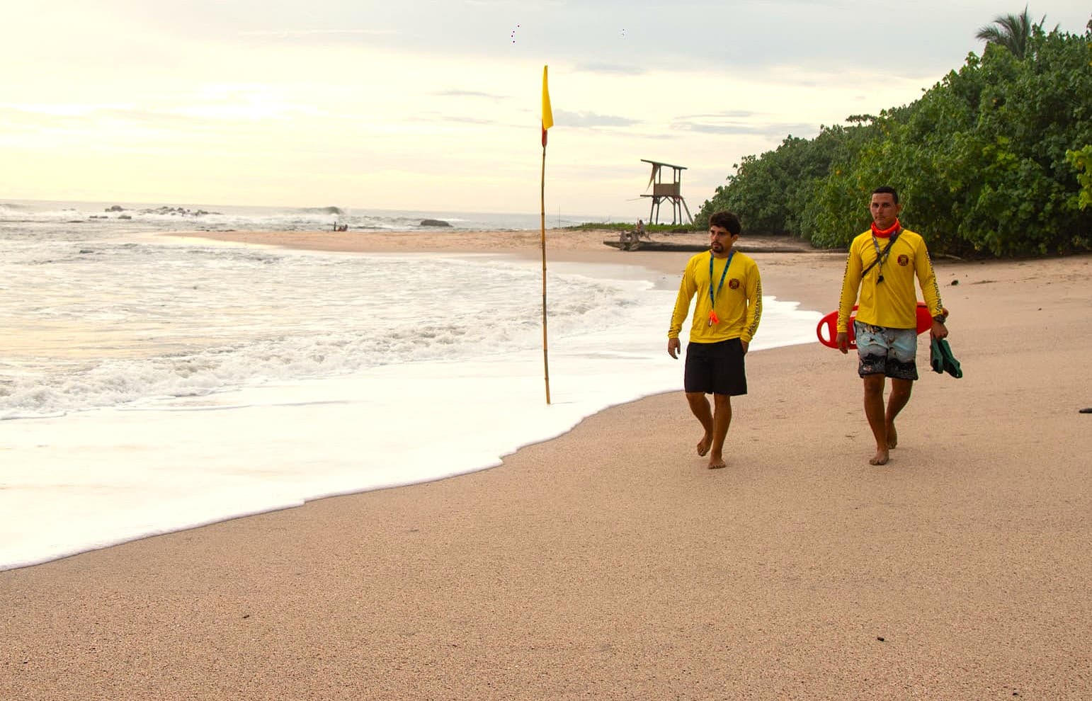 Rip currents at a Pacific coast beach in Costa Rica — know the real dangers